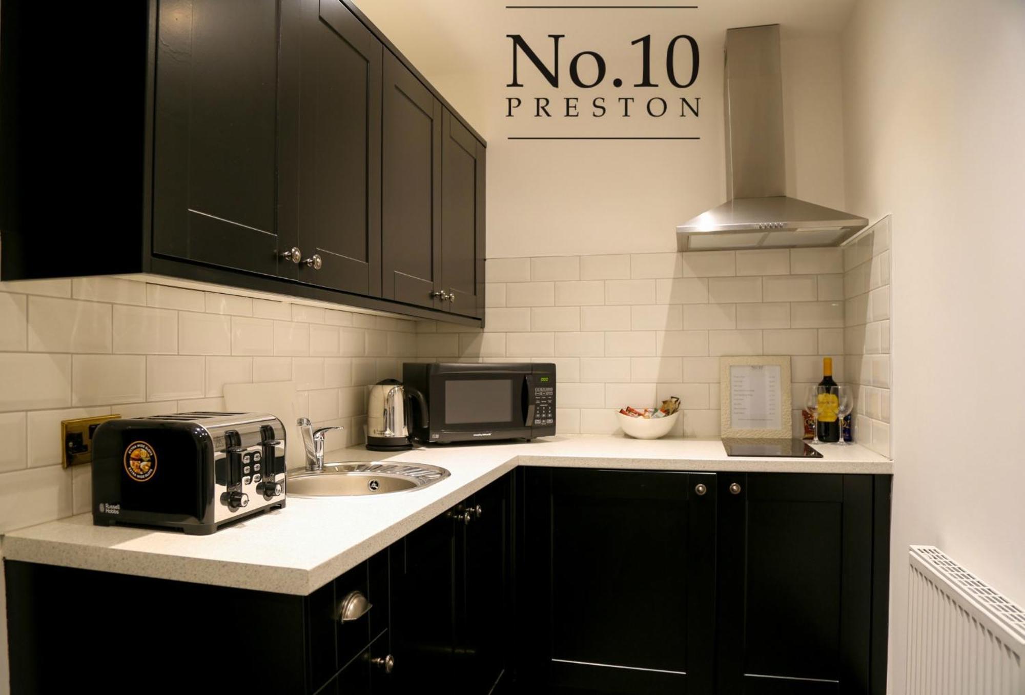 No.10 Preston Hotell Exteriör bild